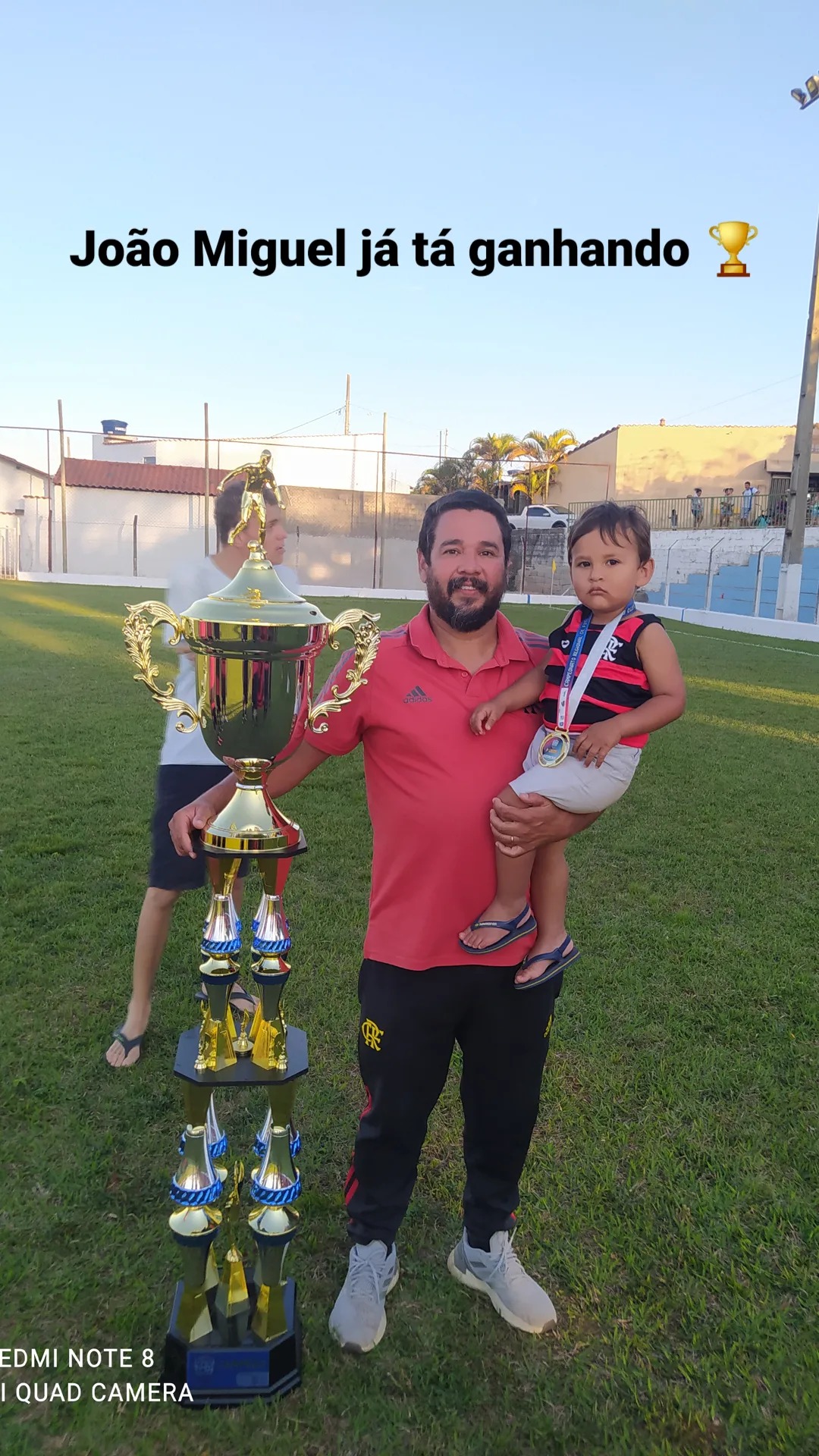 E o que sobrou do feijão tropeiro de ontem.