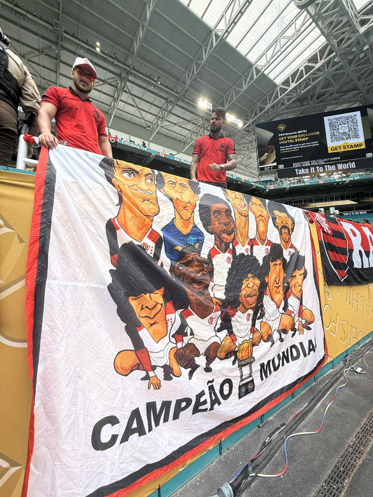 E o Mengão tá numa crise brabaaaa.